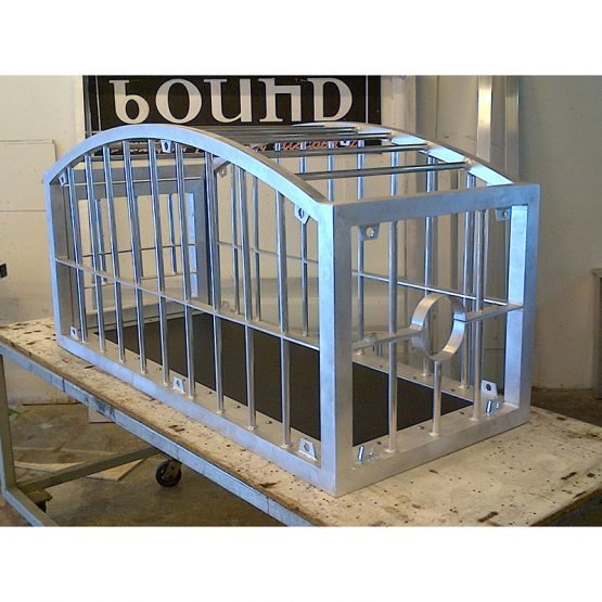 Round Top Puppy Cage w/Stockade